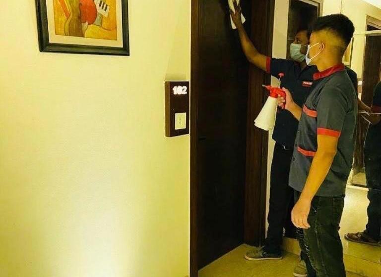 Fotos del hotel Oyo Premium Naraina 2:  12