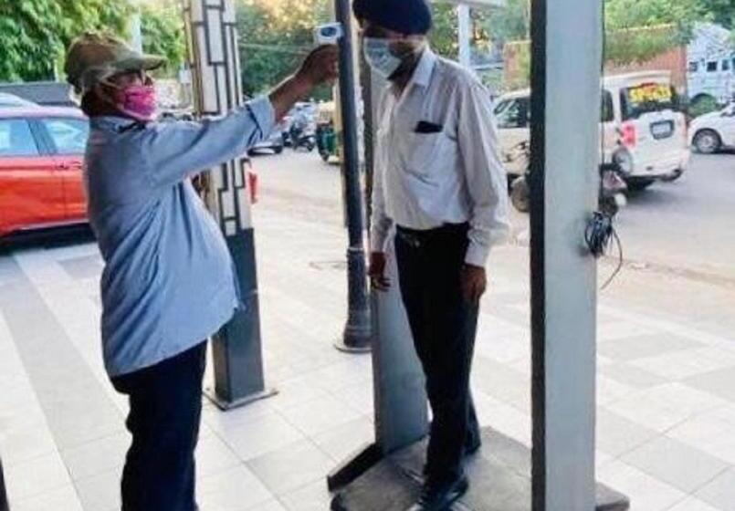 Fotos del hotel Oyo Premium Naraina 2:  6