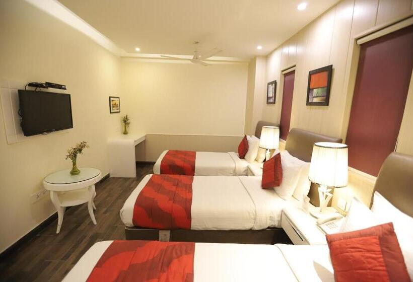 Oyo Premium Naraina 2