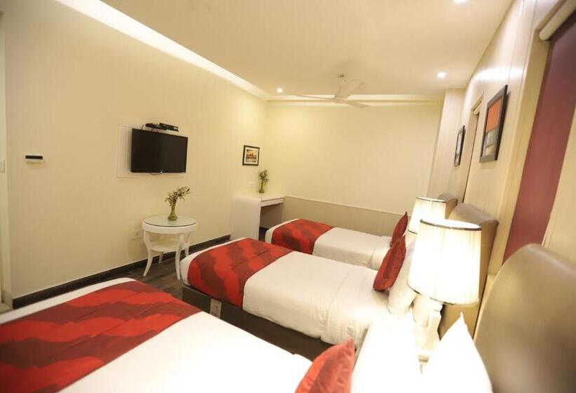 Fotos del hotel Oyo Premium Naraina 2:  4