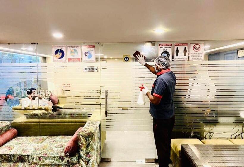 Fotos del hotel Oyo Premium Naraina 2:  16