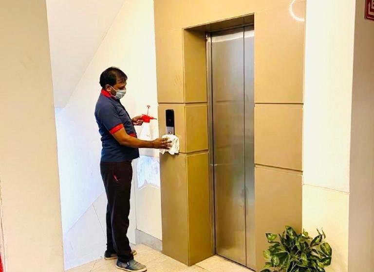 Fotos del hotel Oyo Premium Naraina 2:  9