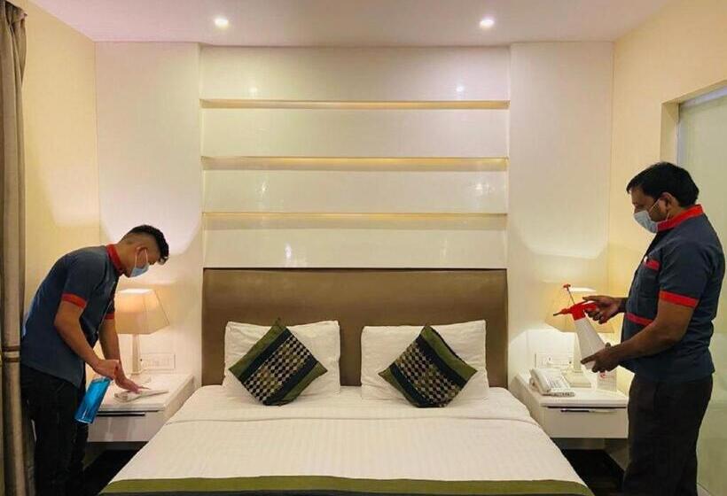 Fotos del hotel Oyo Premium Naraina 2:  10