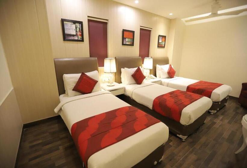 Fotos del hotel Oyo Premium Naraina 2:  15