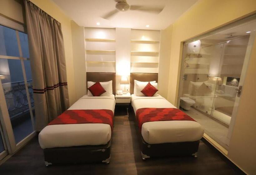 Fotos del hotel Oyo Premium Naraina 2:  17