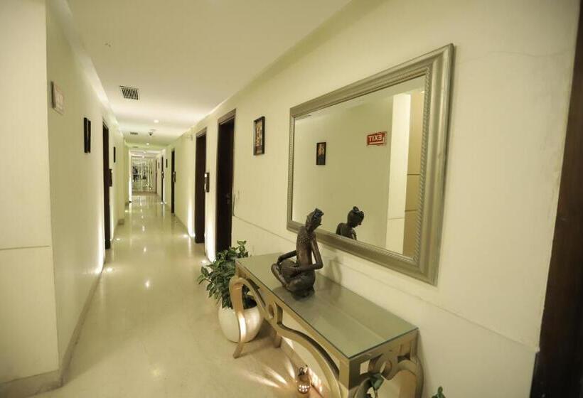 Fotos del hotel Oyo Premium Naraina 2:  8