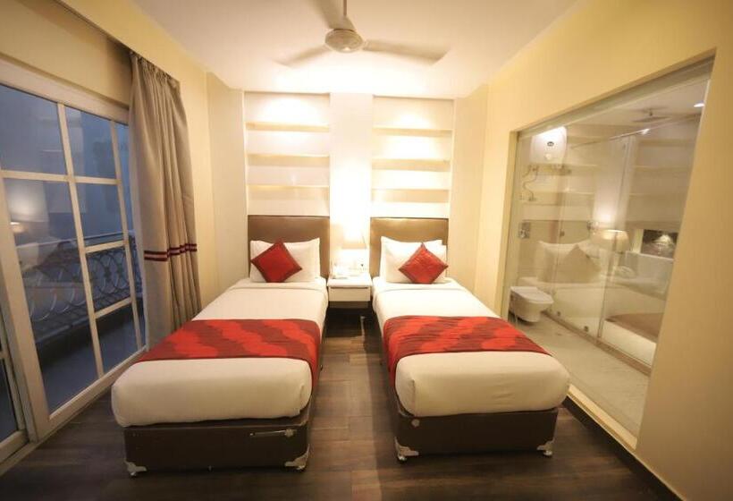 Fotos del hotel Oyo Premium Naraina 2:  19