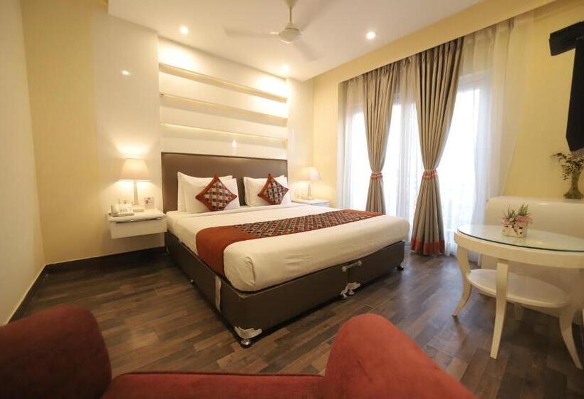 Fotos del hotel Oyo Premium Naraina 2:  23