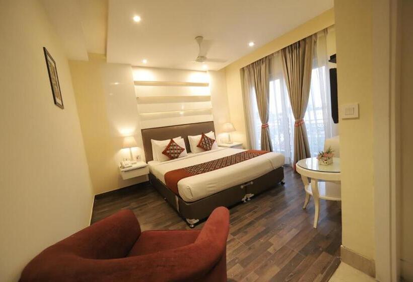 Fotos del hotel Oyo Premium Naraina 2:  24