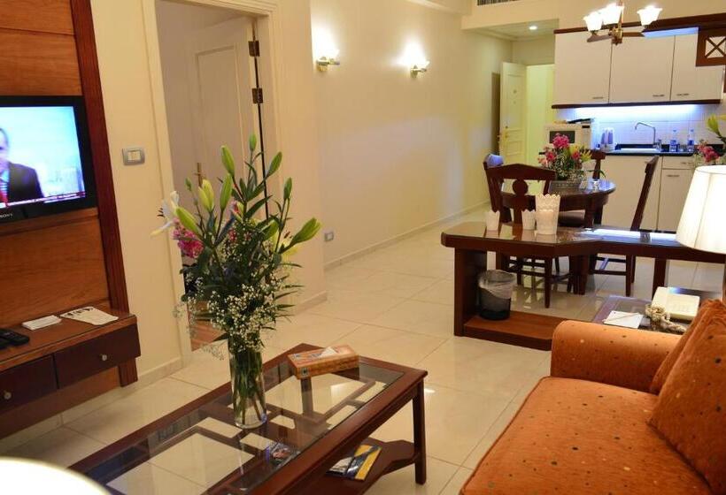 Fotos del hotel Comfort Hotel Suites:  2