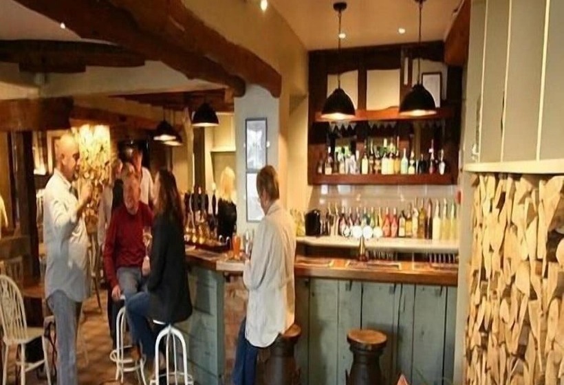 Fotos del hotel The Fox & Hounds:  3