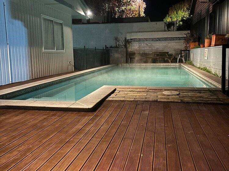 Kowhai & Colonial Motel