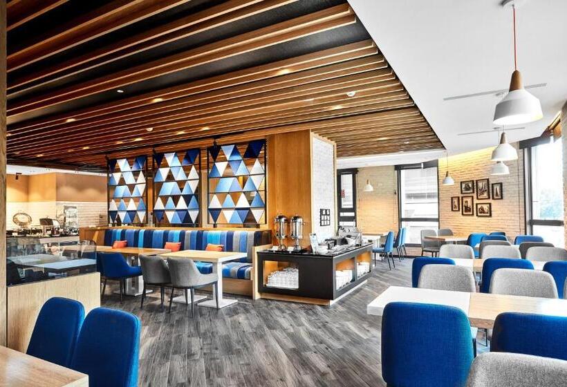 Fotos del hotel Holiday Inn Express Kaohsiung Love River, An Ihg:  2