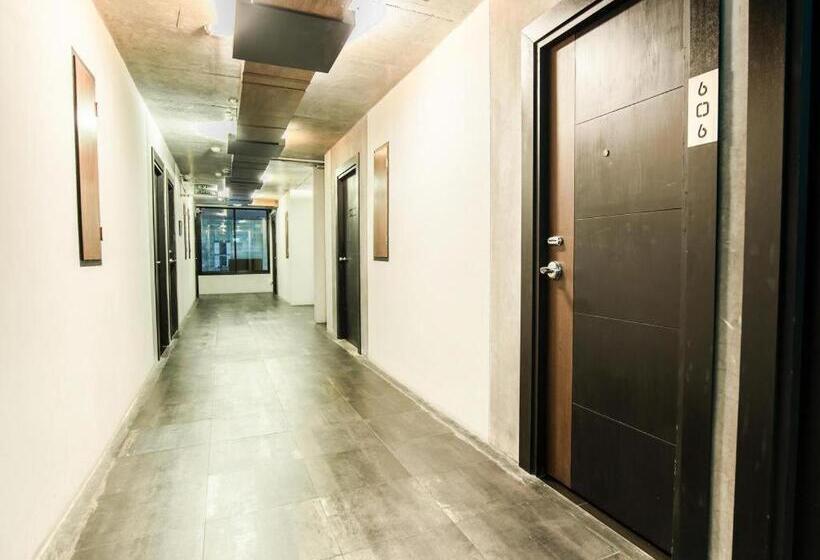 Fotos del hotel B2 Black Business & Budget:  3