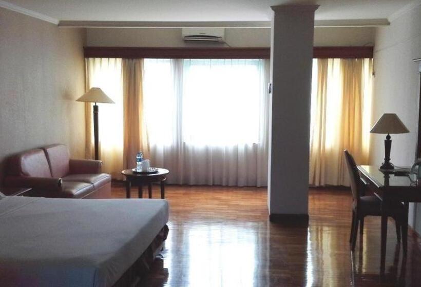 Fotos del hotel Mega Cikini:  11