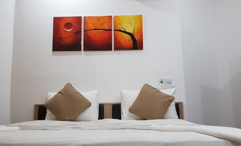 Fotos del hotel Arora Inn:  2