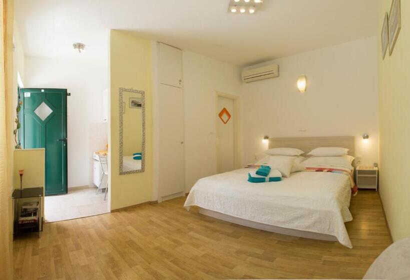 Central Old Town Rooms