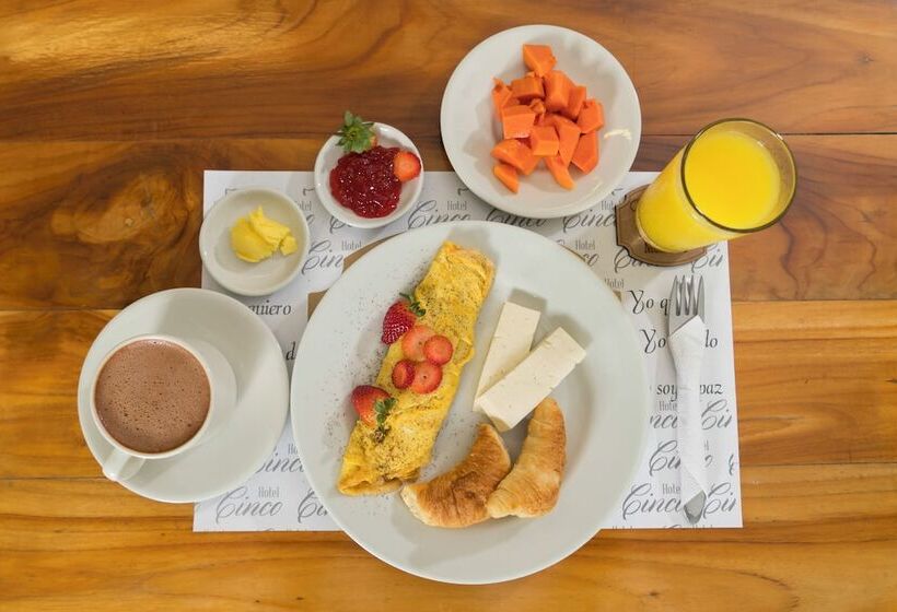 Fotos del hotel Cinco Monteria:  4