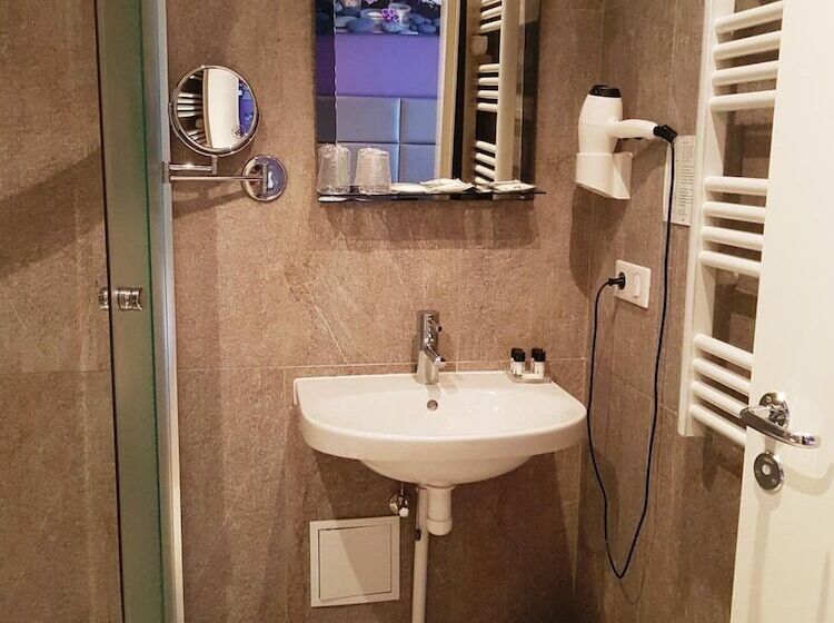 Fotos del hotel Irin:  16