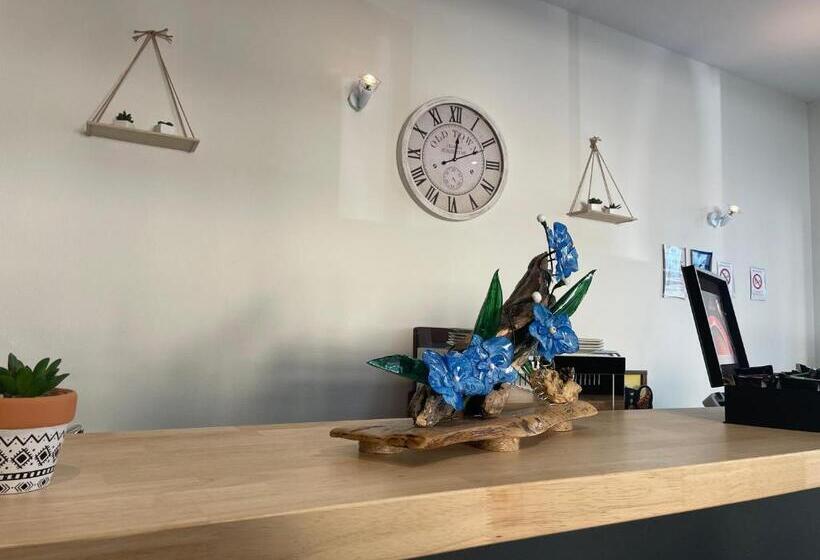 Fotos del hotel Logis  Castel De Mirambel:  7