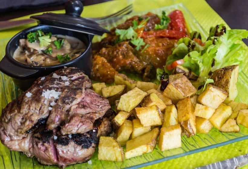 Fotos del hotel Logis  Castel De Mirambel:  3