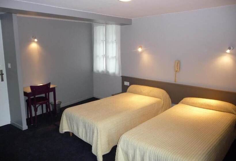 Logis  Castel De Mirambel