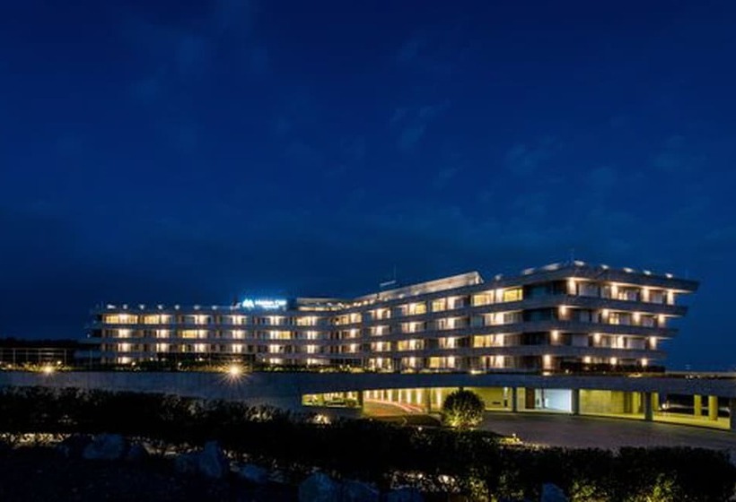 Hidden Cliff  And Nature