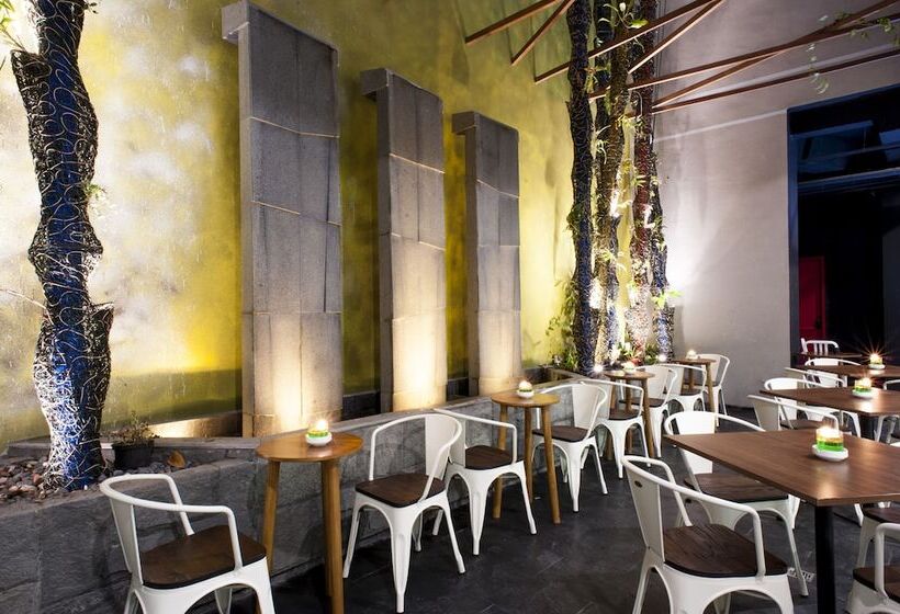 Fotos del hotel Maxonehotels At Dharmahusada  Surabaya:  12