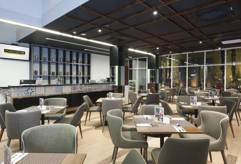 Fotos del hotel Maxonehotels At Dharmahusada  Surabaya:  24