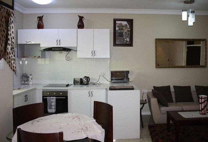 Fotos del hotel Nomads Court Lodge:  5