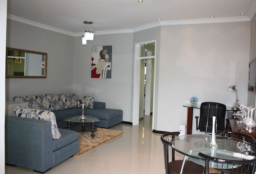 Fotos del hotel Nomads Court Lodge:  19