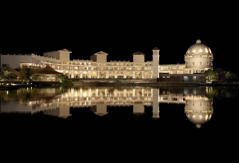 Fotos del hotel Amanora The Fern Hotels & Club:  24