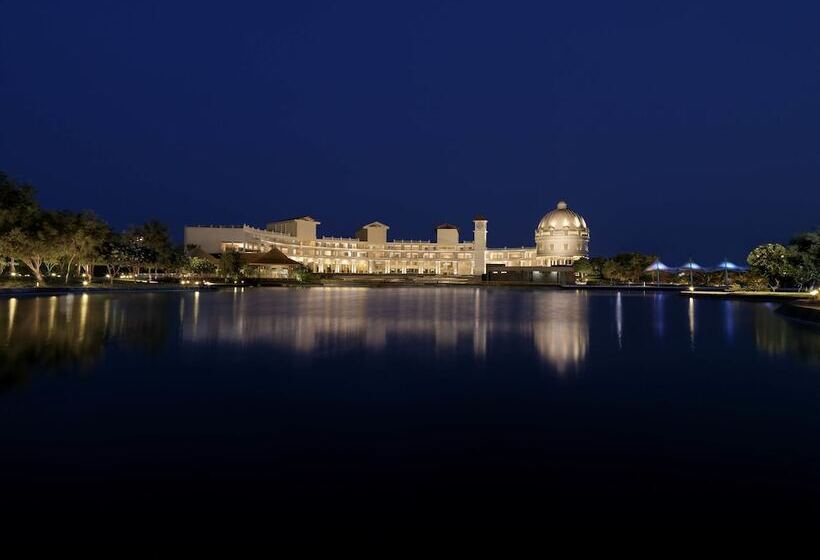 Fotos del hotel Amanora The Fern Hotels & Club:  21