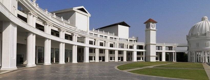 Fotos del hotel Amanora The Fern Hotels & Club:  10