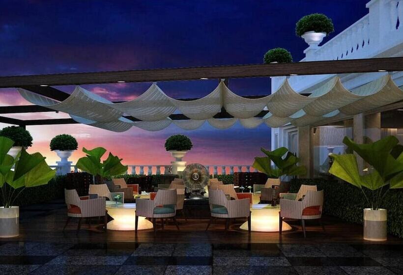 Fotos del hotel Amanora The Fern Hotels & Club:  9