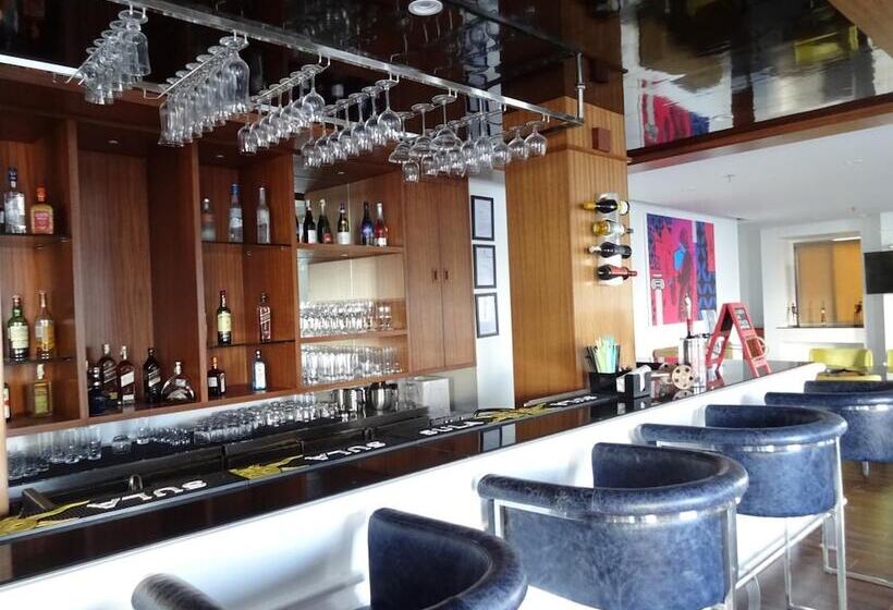 Fotos del hotel Amanora The Fern Hotels & Club:  7