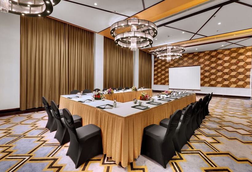 Fotos del hotel Amanora The Fern Hotels & Club:  19