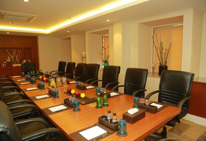 Fotos del hotel Amanora The Fern Hotels & Club:  15