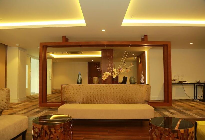 Fotos del hotel Amanora The Fern Hotels & Club:  11