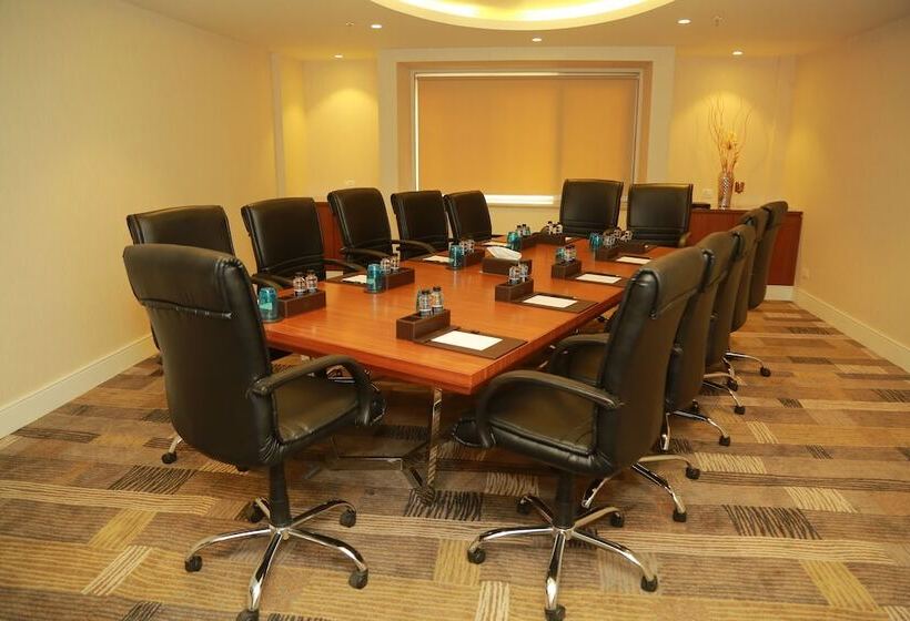 Fotos del hotel Amanora The Fern Hotels & Club:  8