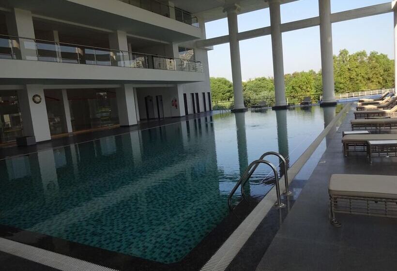 Fotos del hotel Amanora The Fern Hotels & Club:  12