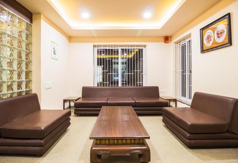 Fotos del hotel Treebo Trip Arastu Inn:  2