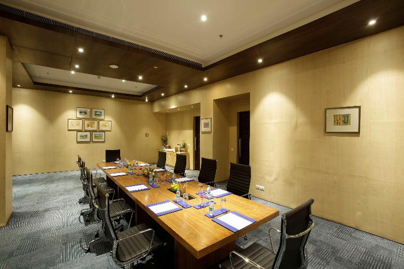 Fotos del hotel Golden Tulip Suites Gurgaon:  7