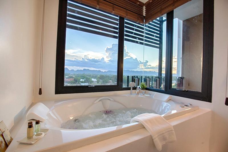Fotos del hotel Natee The Riverfront  Kanchanaburi:  5