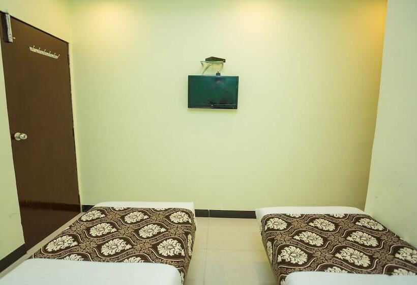 Fotos del hotel Oyo 7062 Amana Suites:  15