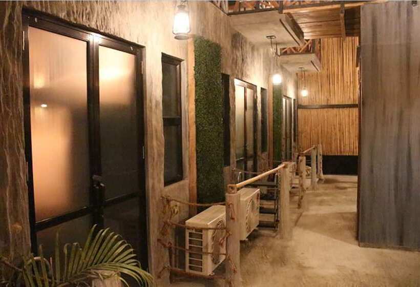 Fotos del hotel The Cavern Pod  & Specialty Café  Hostel:  4