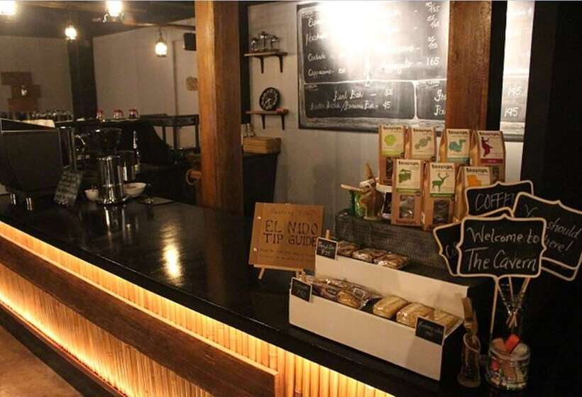 Fotos del hotel The Cavern Pod  & Specialty Café  Hostel:  9