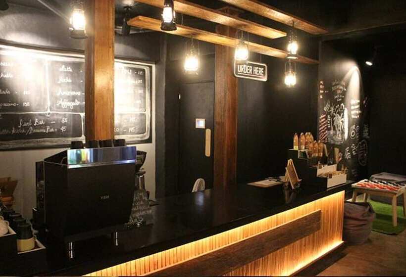 Fotos del hotel The Cavern Pod  & Specialty Café  Hostel:  10