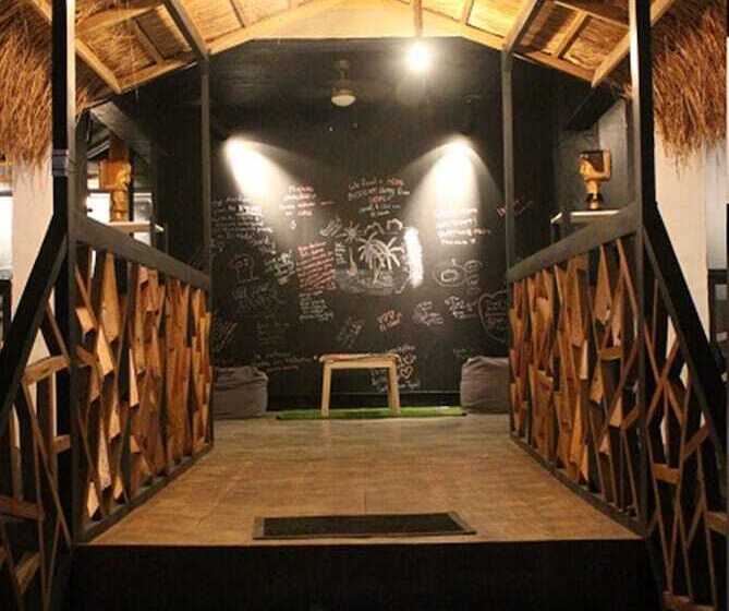 Fotos del hotel The Cavern Pod  & Specialty Café  Hostel:  11