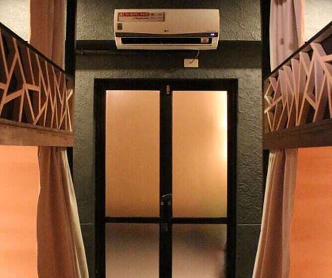 Fotos del hotel The Cavern Pod  & Specialty Café  Hostel:  15